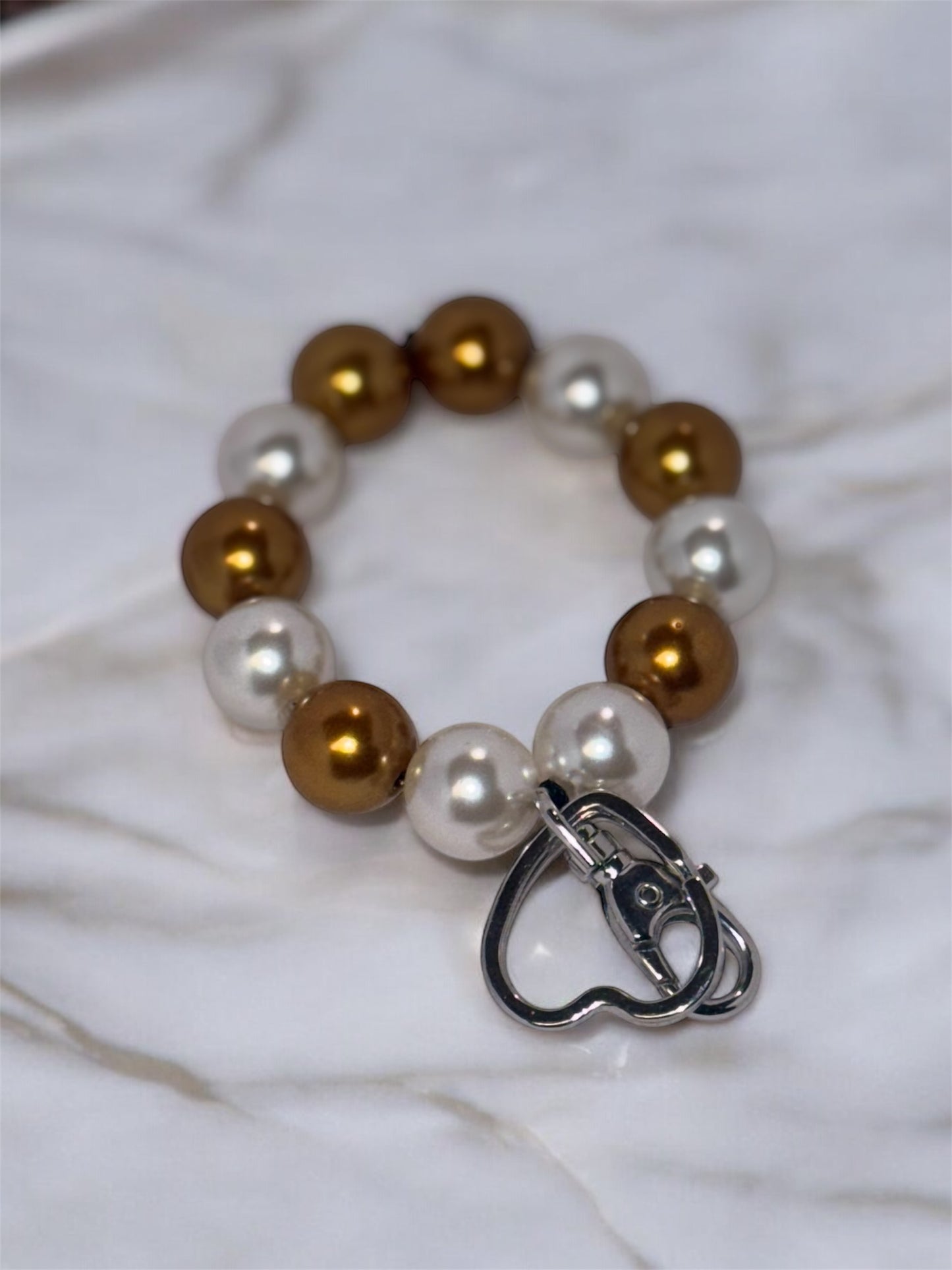 Gold pearls keychain